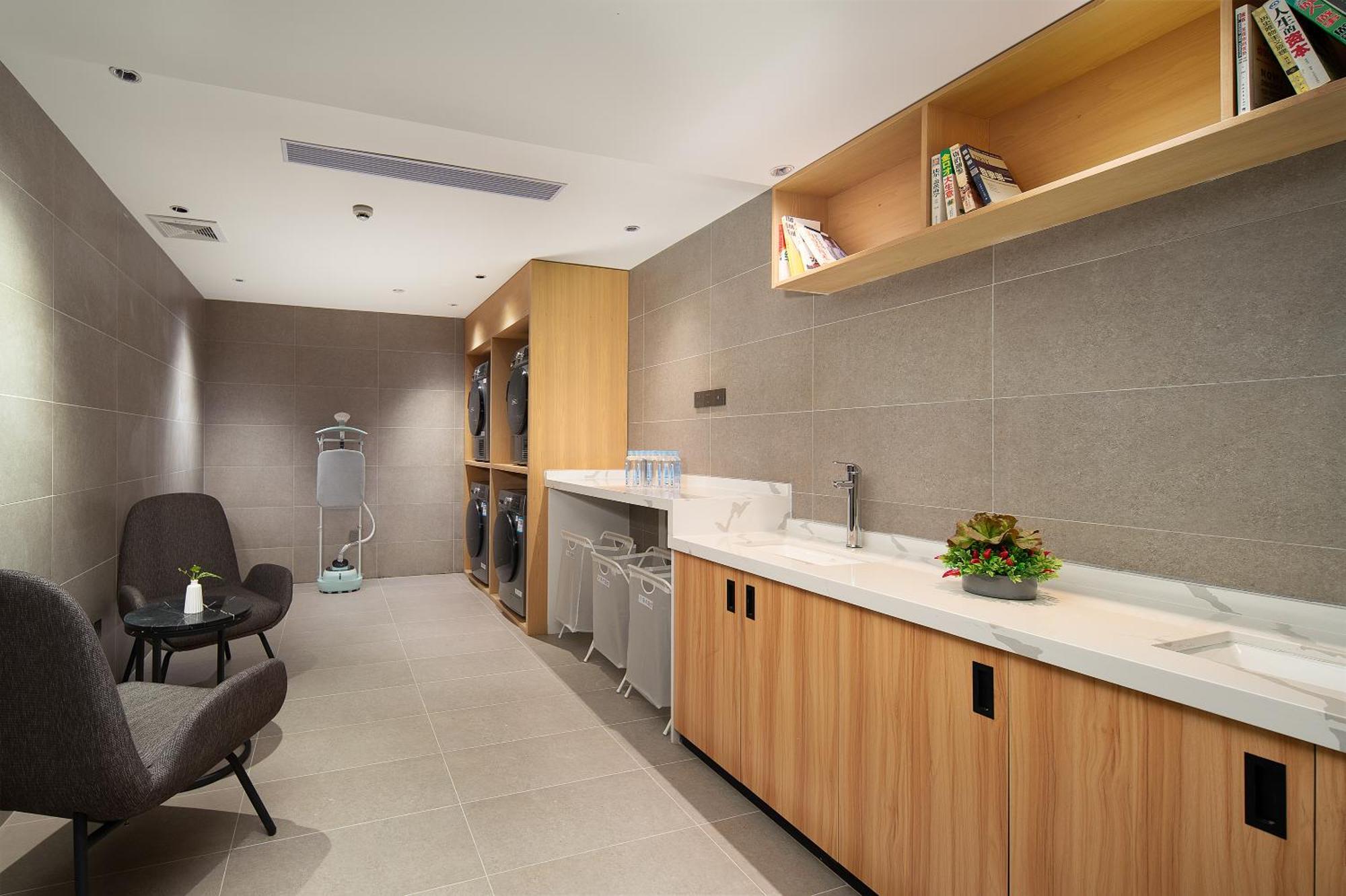 Langham Honor International Hotel Canton Fair Complex Branch - Free Shuttle To Canton Fair Complex During Canton Fair Period & Free Mini Bar Exterior photo