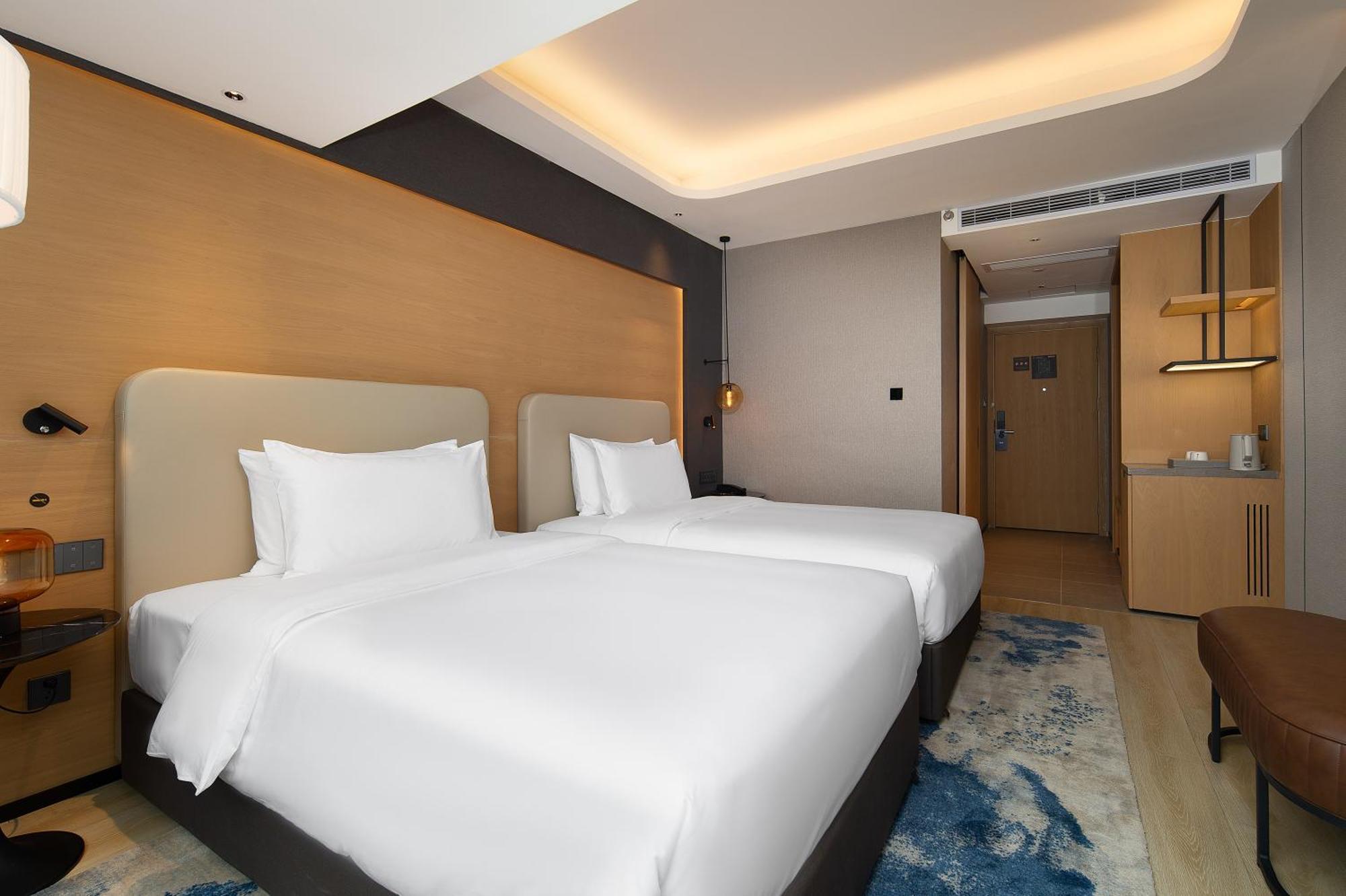 Langham Honor International Hotel Canton Fair Complex Branch - Free Shuttle To Canton Fair Complex During Canton Fair Period & Free Mini Bar Exterior photo