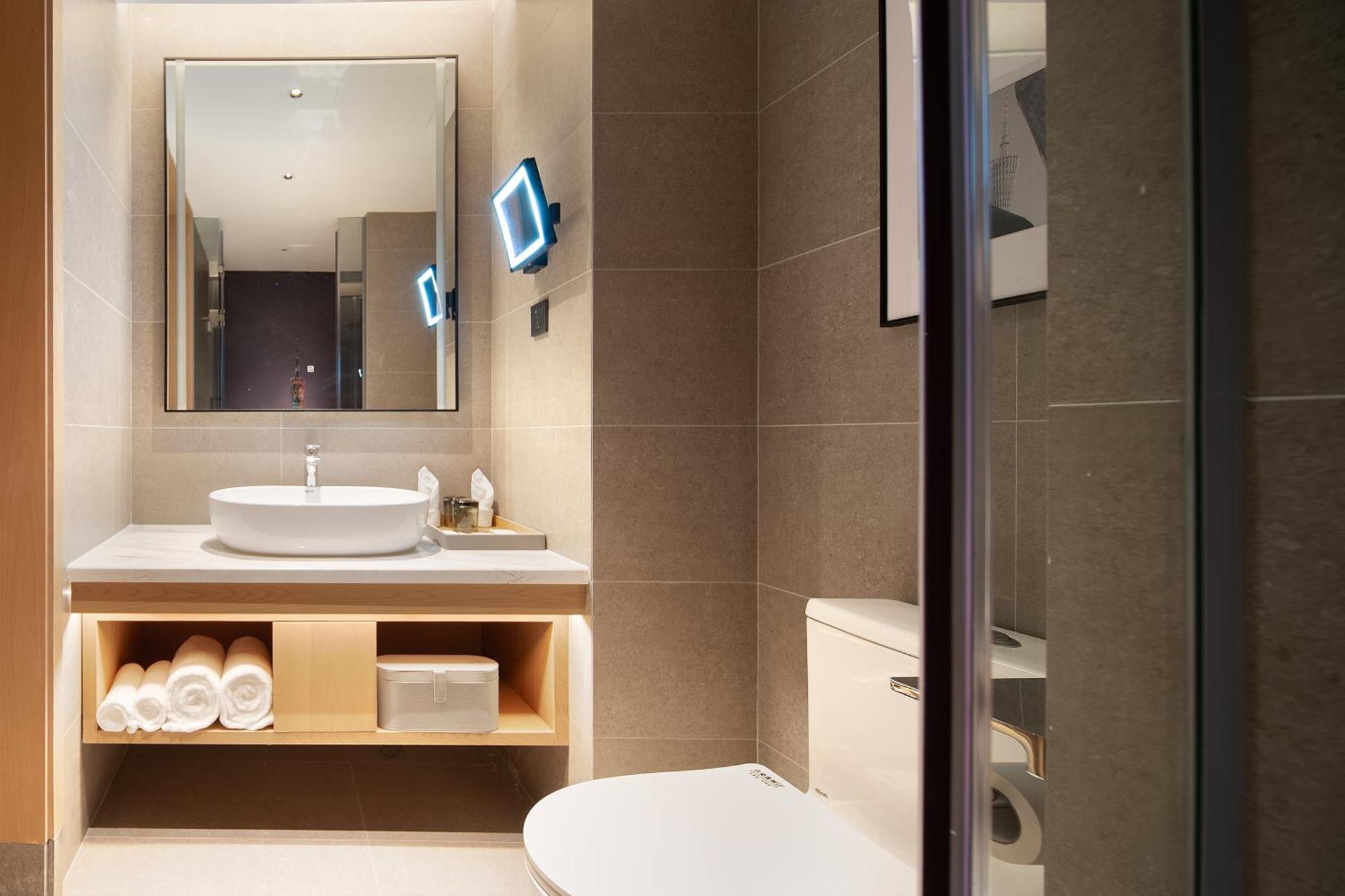 Langham Honor International Hotel Canton Fair Complex Branch - Free Shuttle To Canton Fair Complex During Canton Fair Period & Free Mini Bar Exterior photo