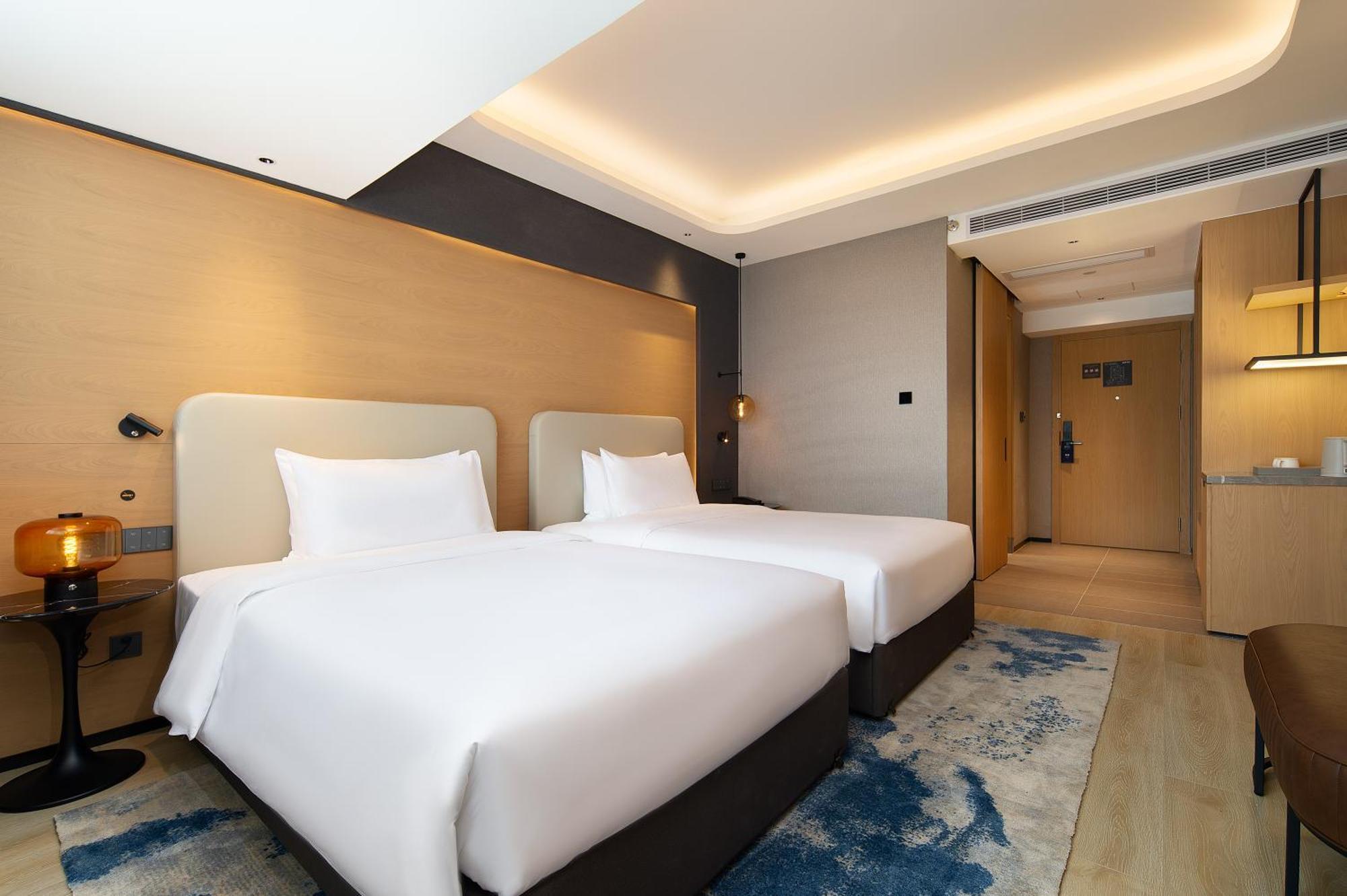 Langham Honor International Hotel Canton Fair Complex Branch - Free Shuttle To Canton Fair Complex During Canton Fair Period & Free Mini Bar Exterior photo