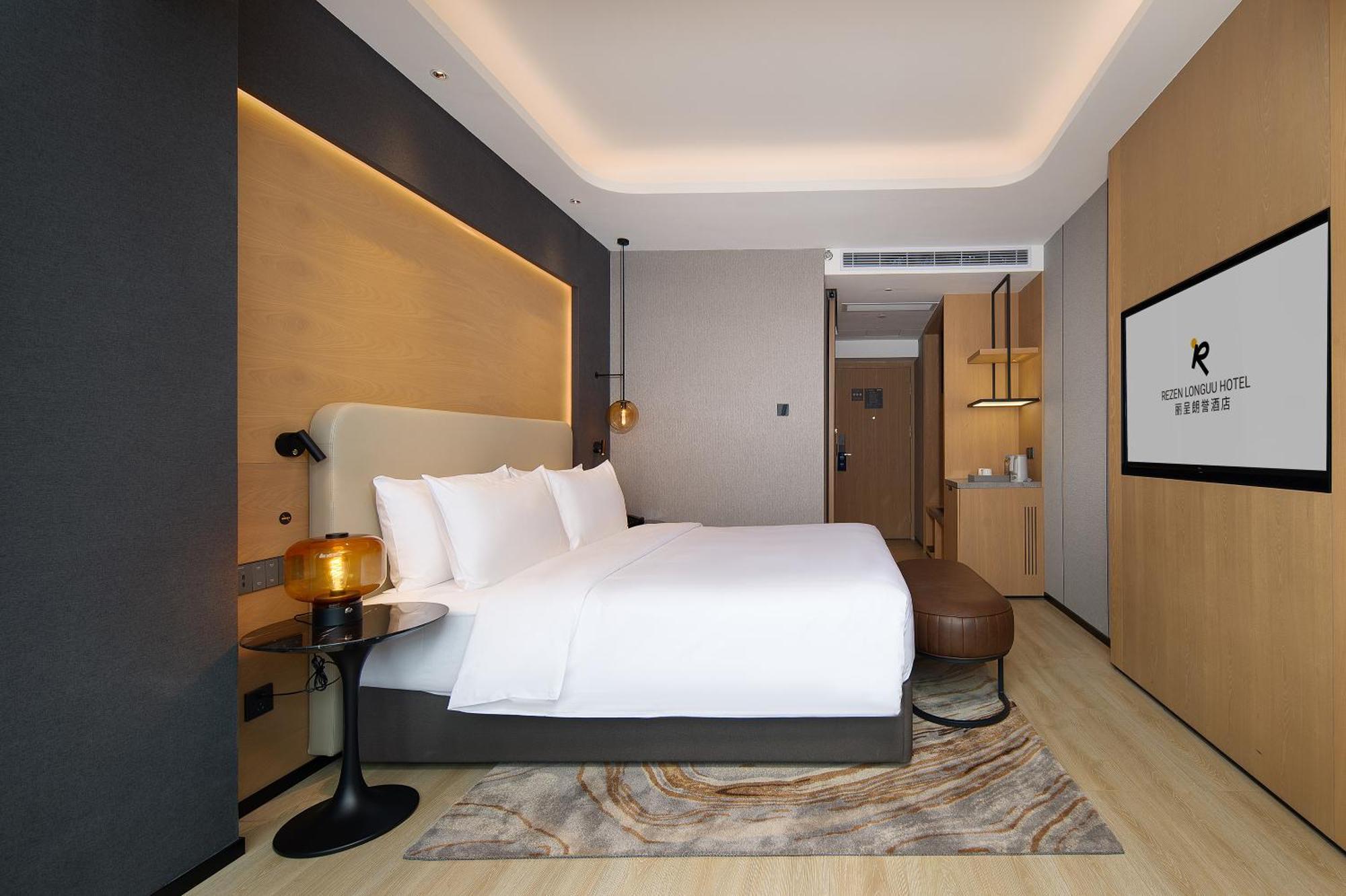 Langham Honor International Hotel Canton Fair Complex Branch - Free Shuttle To Canton Fair Complex During Canton Fair Period & Free Mini Bar Exterior photo