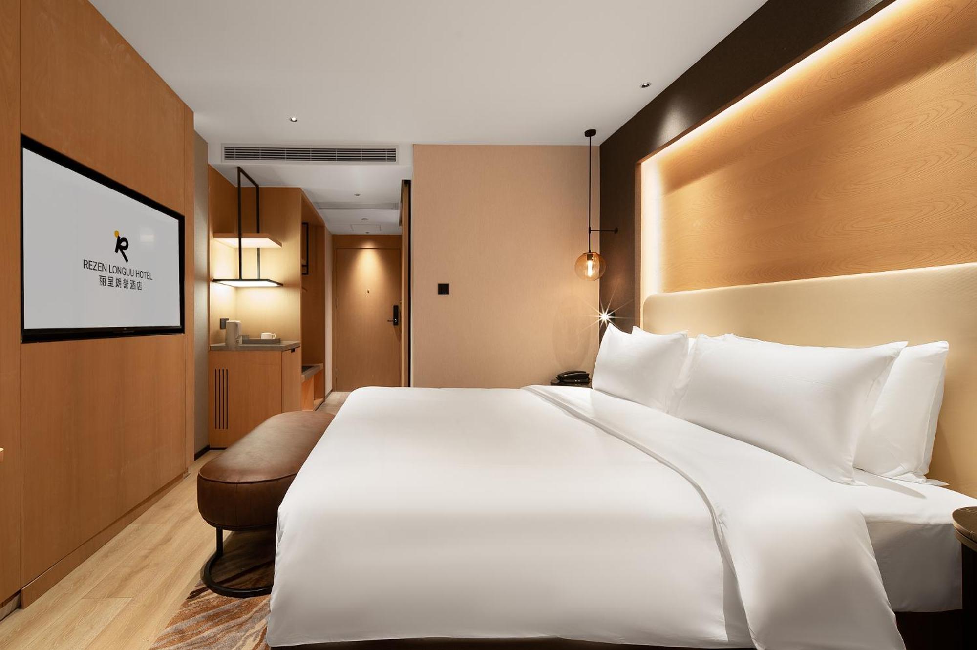 Langham Honor International Hotel Canton Fair Complex Branch - Free Shuttle To Canton Fair Complex During Canton Fair Period & Free Mini Bar Exterior photo
