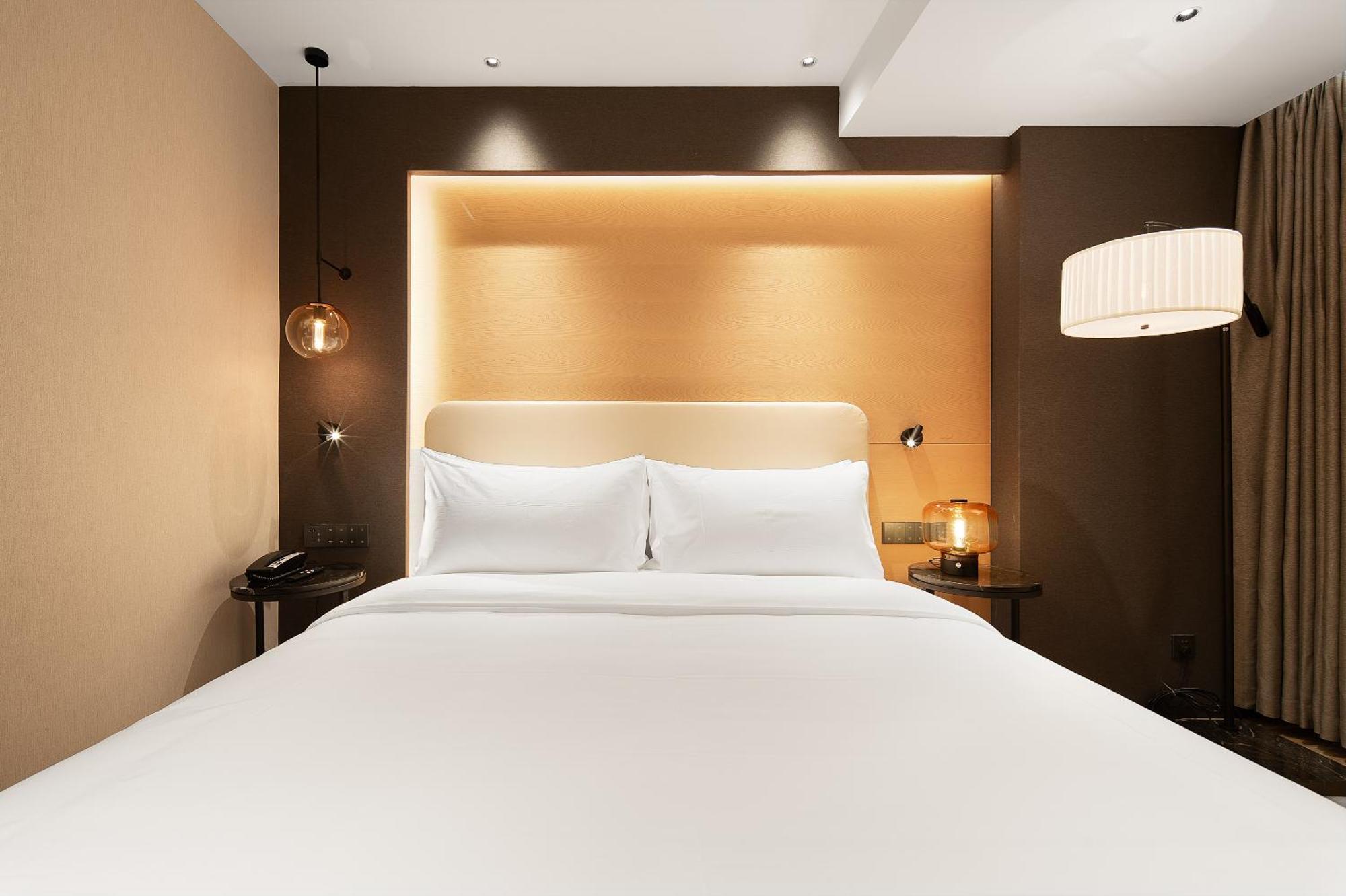 Langham Honor International Hotel Canton Fair Complex Branch - Free Shuttle To Canton Fair Complex During Canton Fair Period & Free Mini Bar Exterior photo
